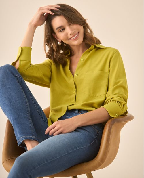 Camisa manga larga de tela texturizada para mujer