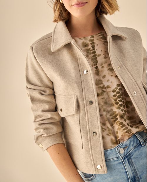 Chaqueta clásica con bolsillos de parche para mujer