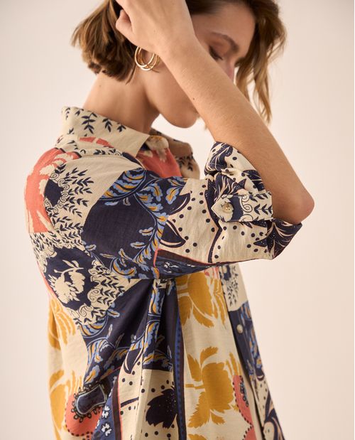 Camisa Patchwork Multicolor con Diseño Artístico