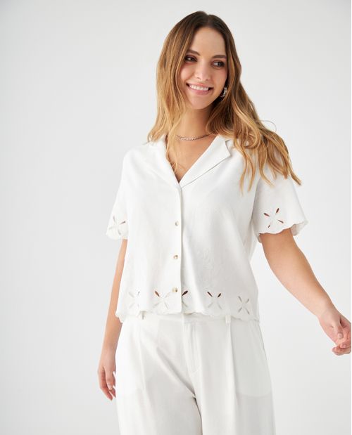 Camisa con terminaciones ondeadas para mujer