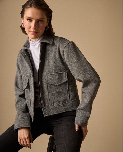 Chaqueta Bomber Gris con Textura Espiga