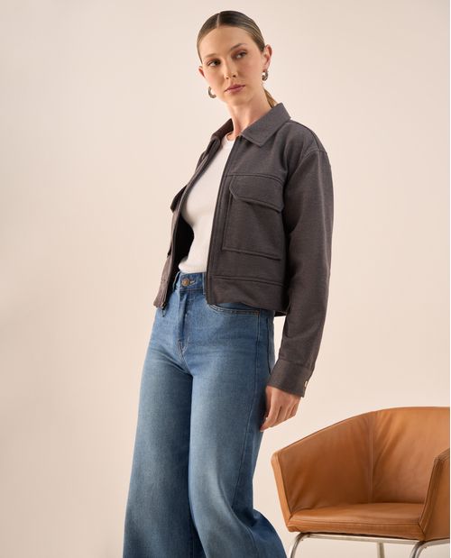 Chaqueta Negra con Cremallera y Bolsillos