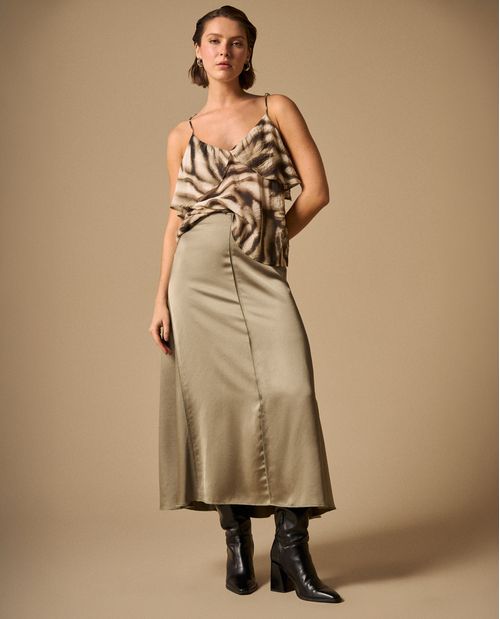 Falda Larga Gris con Acabado Satinado