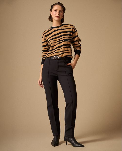Pantalón Beige con Costuras Contrastantes