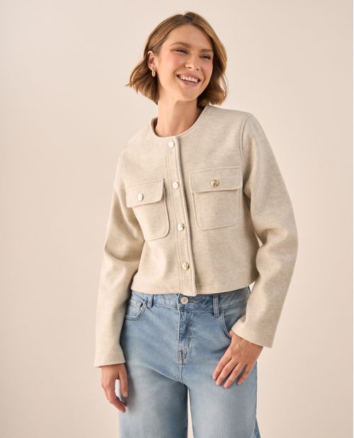 Chaqueta Cropped Beige con Botones Dorados