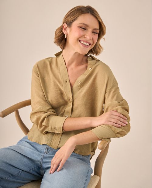 Camisa Beige Oversized con Cuello Camisero