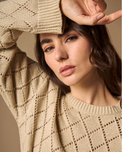 Suéter Verde con Patrón Geométrico Calado