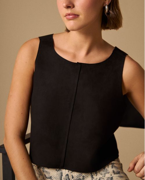 Camisa Negra con Costura Central