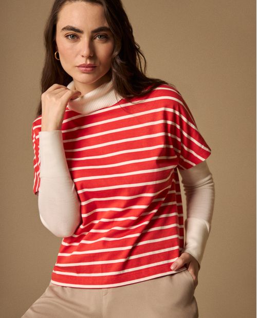 Camiseta Rayas Rojo Cerezo con Cuello Blanco