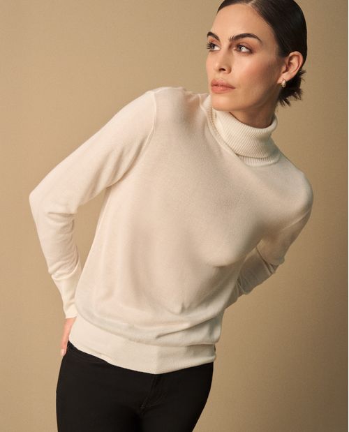 Buzo tejido de cuello alto para mujer