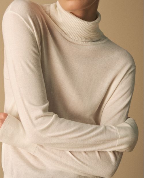 Buzo tejido de cuello alto para mujer