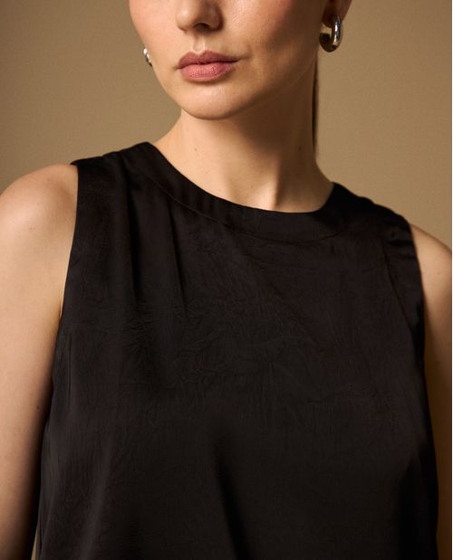 Camisa Sin Mangas con Detalle Posterior