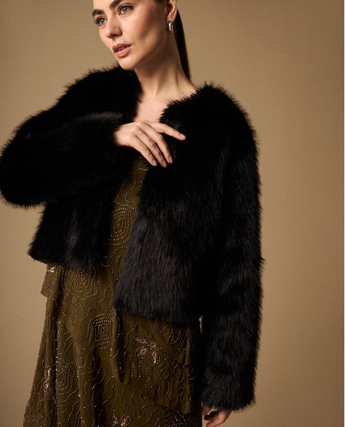 Chaqueta Negra de Pelo Sintético Premium