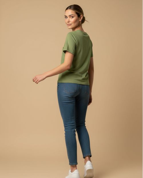 Camiseta con Bordados Florales