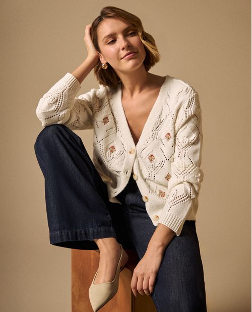 Cardigan Tejido Calado con Bordados Florales