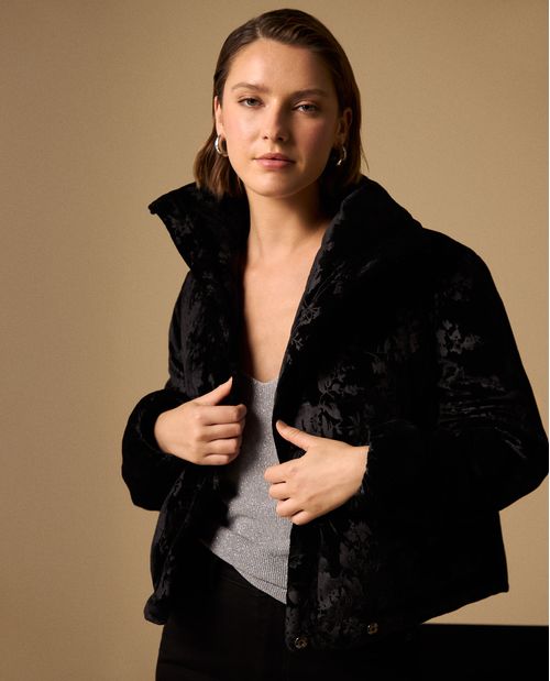 Chaqueta Acolchada Floral con Capucha Negro