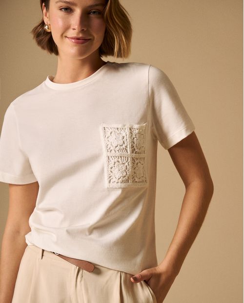 Camiseta con Bordado en Encaje