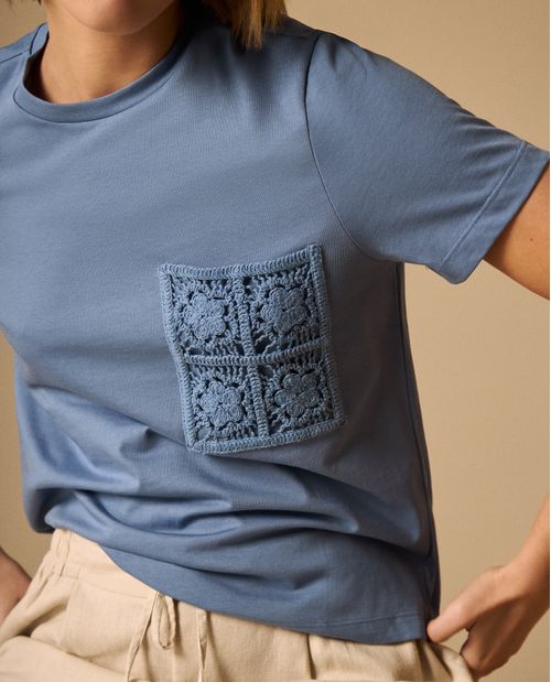 Camiseta con Bordado en Encaje