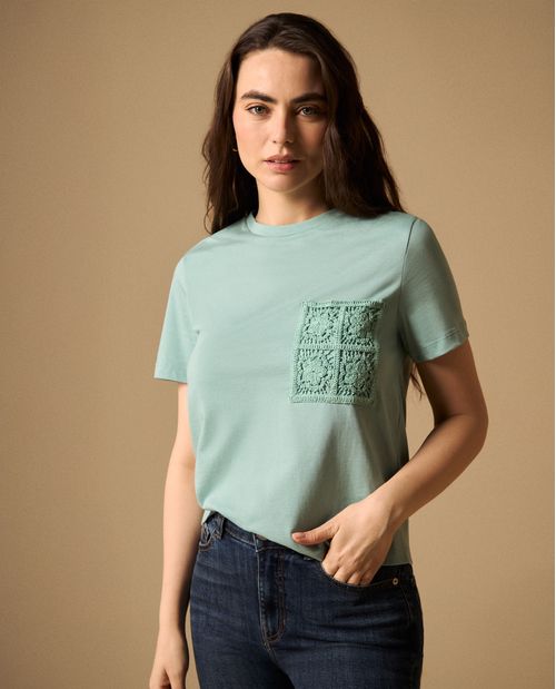 Camiseta con Bordado en Encaje