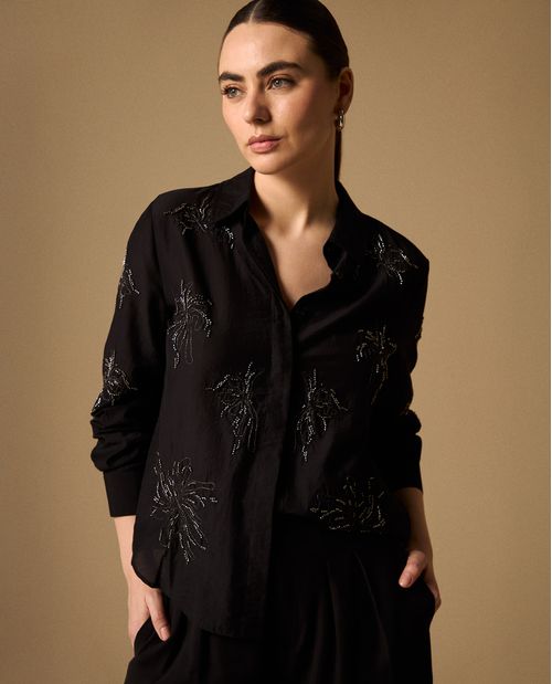 Camisa Negra con Bordados de Lentejuelas