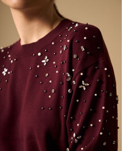 Suéter Morado con Aplicaciones Brillantes