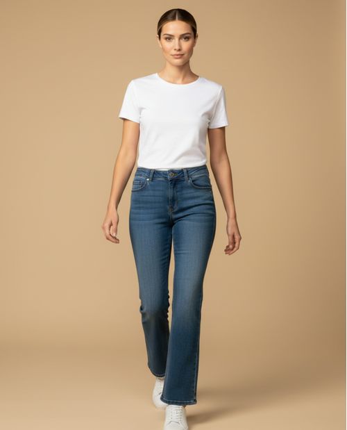 Jean boot cut con corte acampanado para mujer