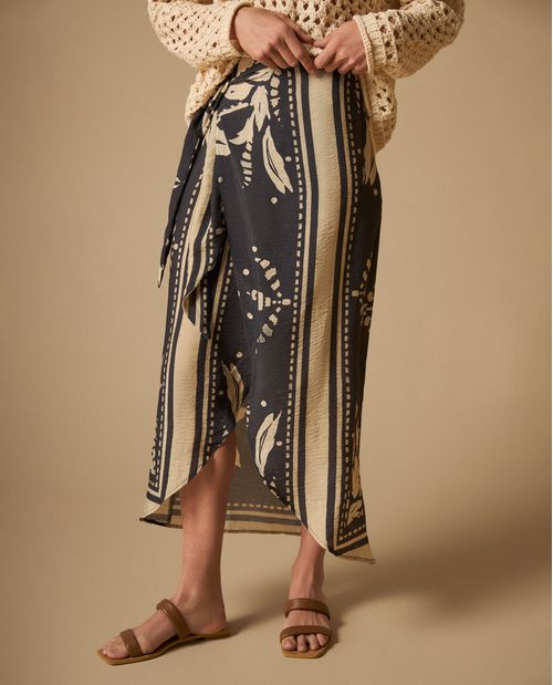 Falda larga con estampado floral y cierre de amarre