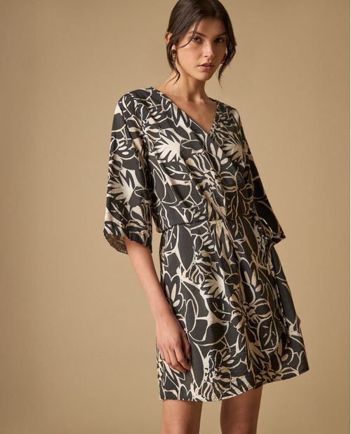 Vestido con estampado floral y cinturón