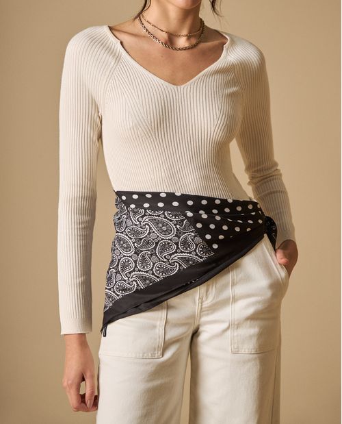 Camiseta manga larga con tejido acanalado y escote V para mujer