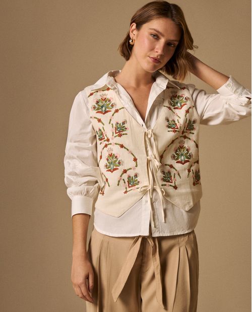 Chaleco Bordado con Motivos Florales