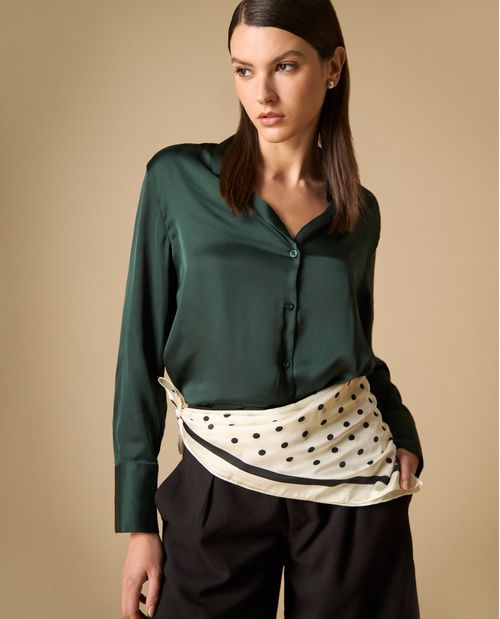 Camisa clásica manga larga con cuello tradicional para mujer