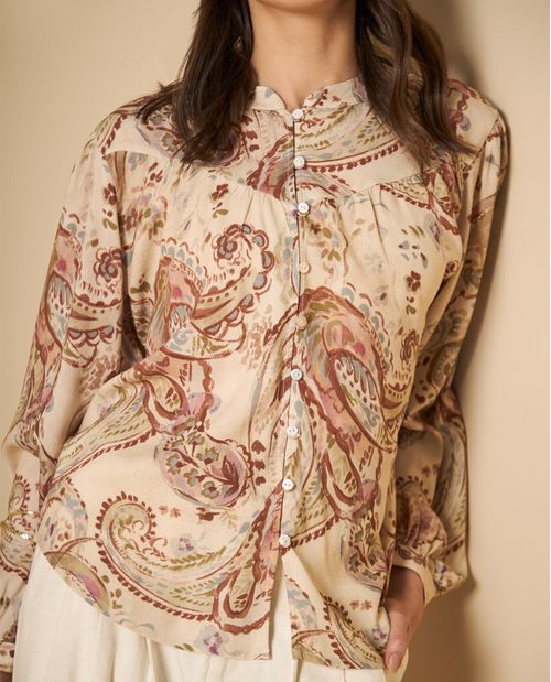Camisa cuello alto con estampado paisley para mujer