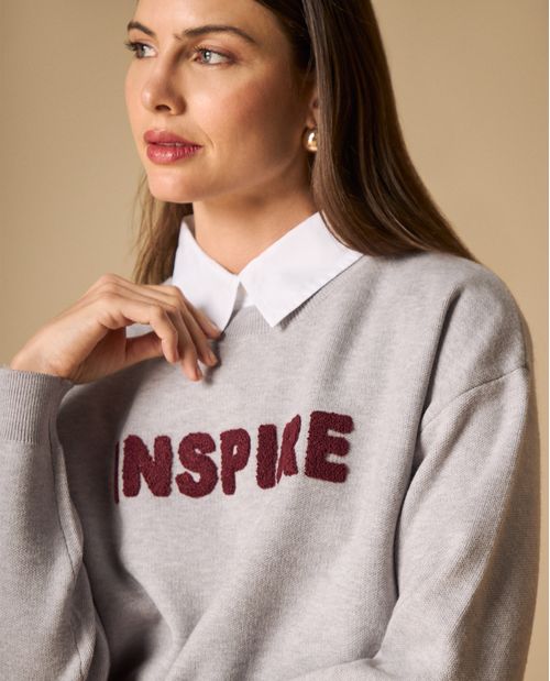 Suéter tejido con mensaje inspiracional para mujer