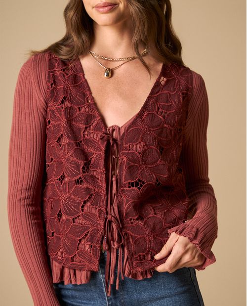 Camisa con encaje floral y mangas acanaladas para mujer