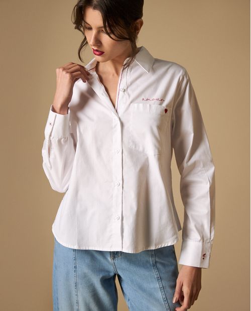 Camisa clásica con bordados tipográficos para mujer