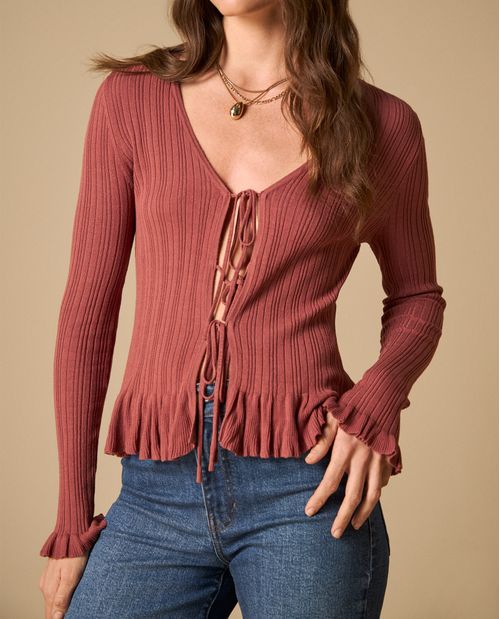 Camiseta tejida con cordones frontales y detalles de volantes