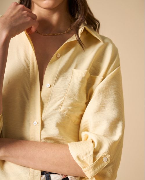 Camisa clásica manga larga con bolsillo frontal para mujer