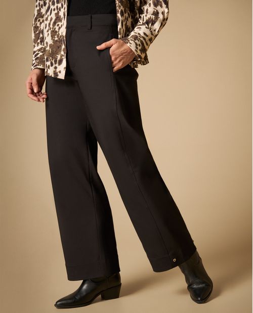 Pantalón amplio con bolsillos frontales para mujer