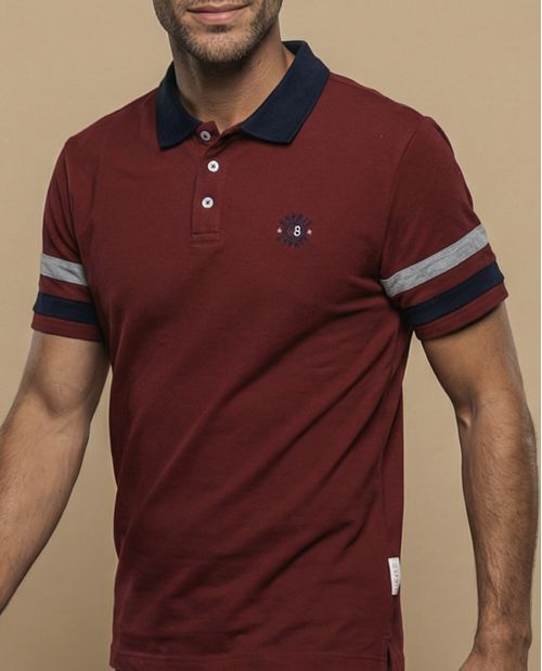 Polo manga corta con detalles contrastantes