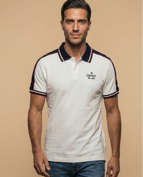 Polo deportivo con detalles contrastantes para hombre