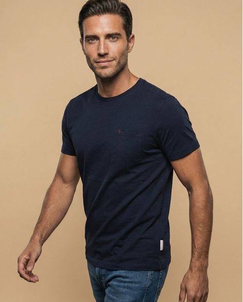 Camiseta manga corta con bolsillo y detalle bordado