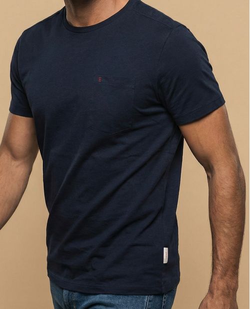 Camiseta manga corta con bolsillo y detalle bordado