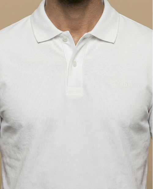 Polo manga corta con cuello camisero y ribete contrastante para hombre