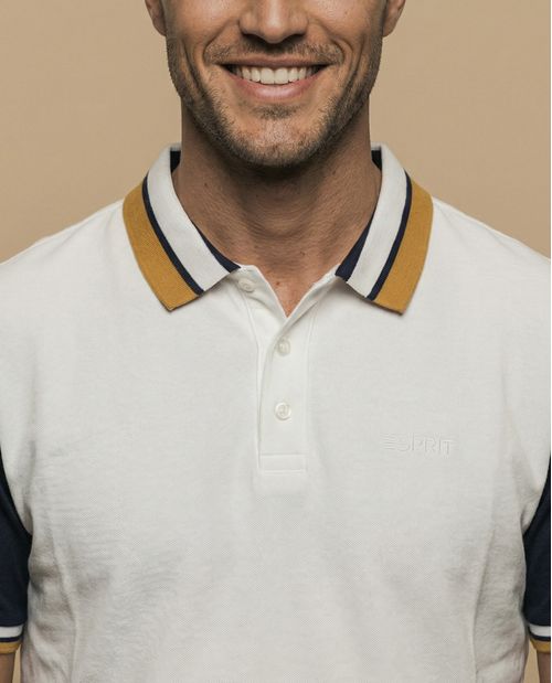 Polo manga corta con cuello acanalado a rayas y mangas a contraste para hombre