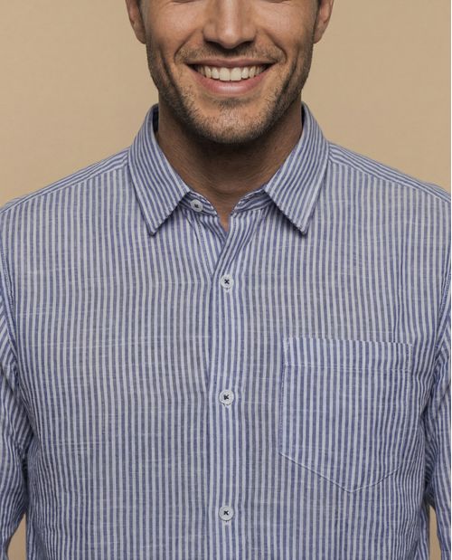 Camisa manga larga con rayas verticales y bolsillo para hombre