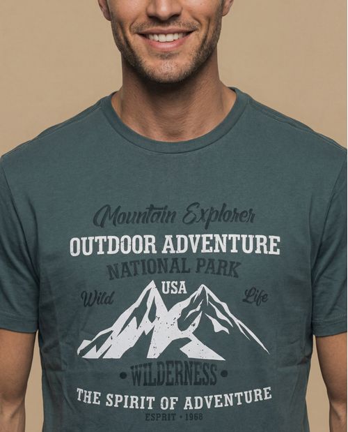 Camiseta manga corta con estampado gráfico de montaña para hombre