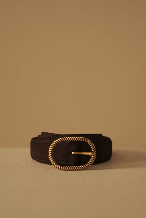 Cinturón de ante con hebilla ovalada decorativa