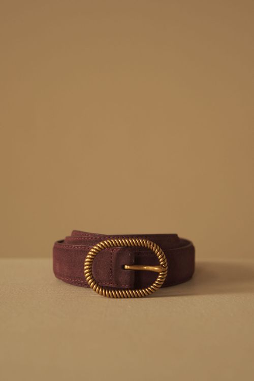 Cinturón de ante con hebilla ovalada decorativa