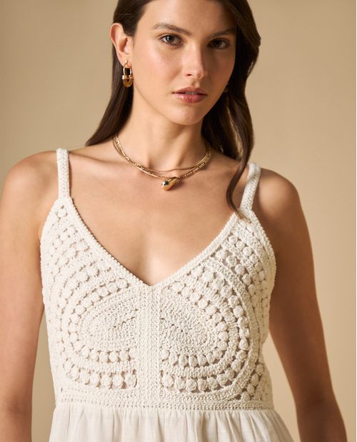 Vestido Largo con Bordados Artesanales