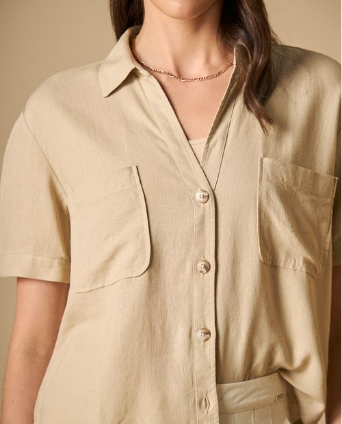Camisa manga corta con doble bolsillo frontal para mujer